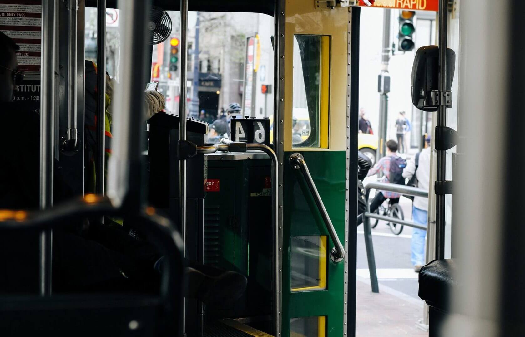 La crisis de la movilidad no se solucionará con alza de tarifas del transporte