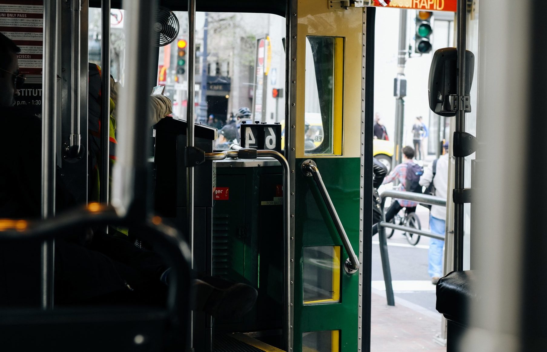 La crisis de la movilidad no se solucionará con alza de tarifas del transporte