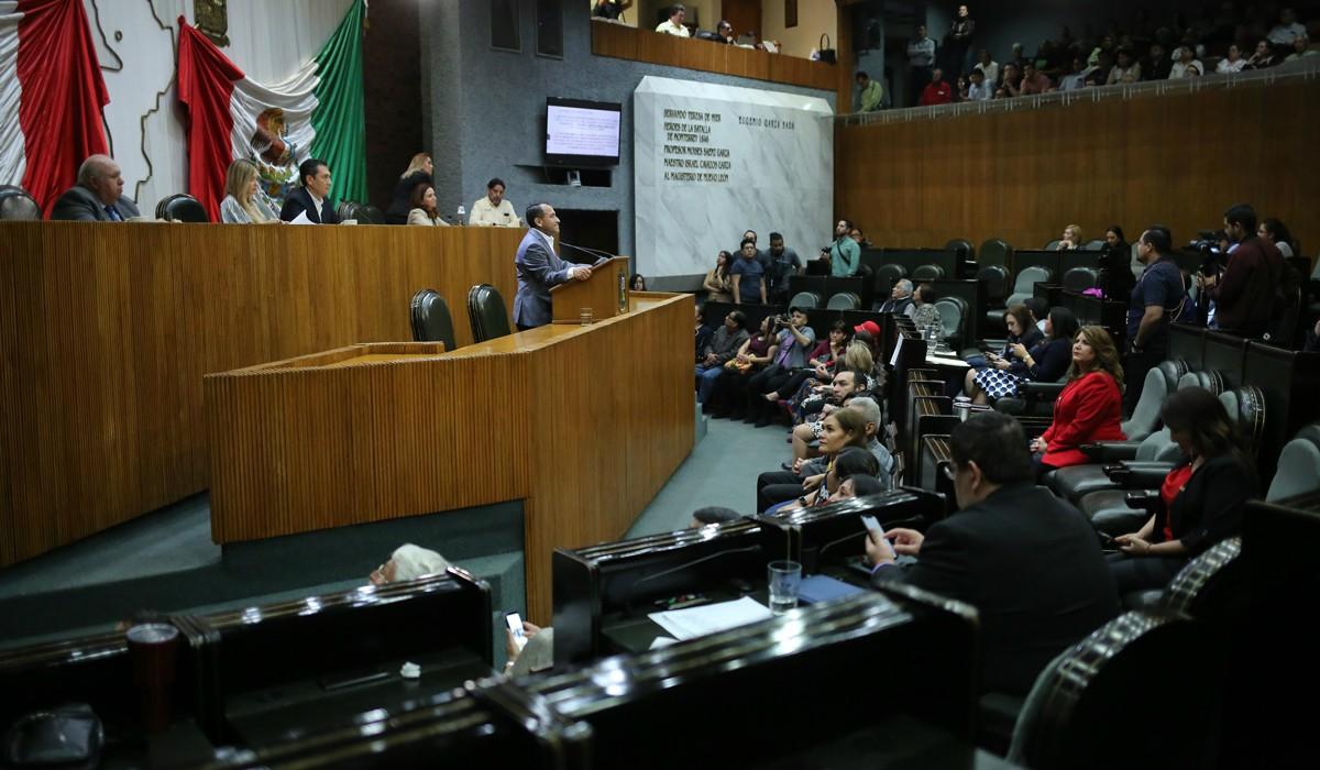 Inacción de los diputados ha sumido en una parálisis al SEANL